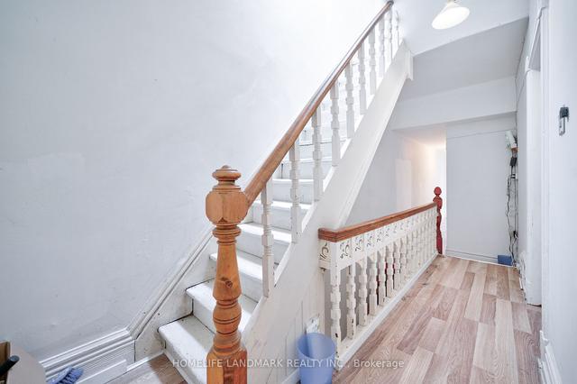 23 Ross St, House semidetached with 7 bedrooms, 4 bathrooms and 4 parking in Toronto ON | Image 19