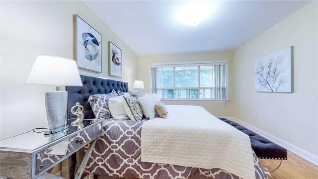 173 Yorkview Dr, House detached with 3 bedrooms, 2 bathrooms and 6 parking in Toronto ON | Image 7