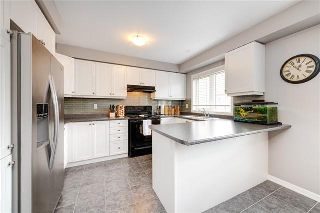 94 Vanhorne Clse, House attached with 3 bedrooms, 3 bathrooms and 3 parking in Brampton ON | Image 7