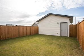 335 Spruce Street, Home with 3 bedrooms, 2 bathrooms and 2 parking in Red Deer County AB | Image 24