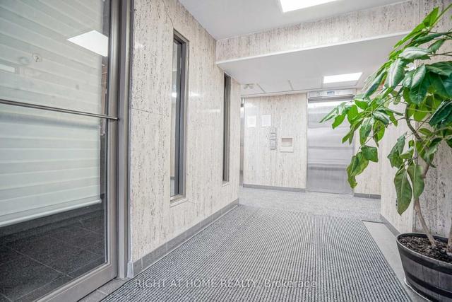 1002 - 235 Grandravine Dr, Condo with 2 bedrooms, 1 bathrooms and 1 parking in Toronto ON | Image 2