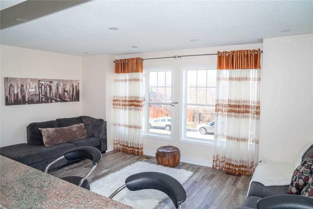 67 Trailview Terr, House attached with 3 bedrooms, 3 bathrooms and 4 parking in Toronto ON | Image 2