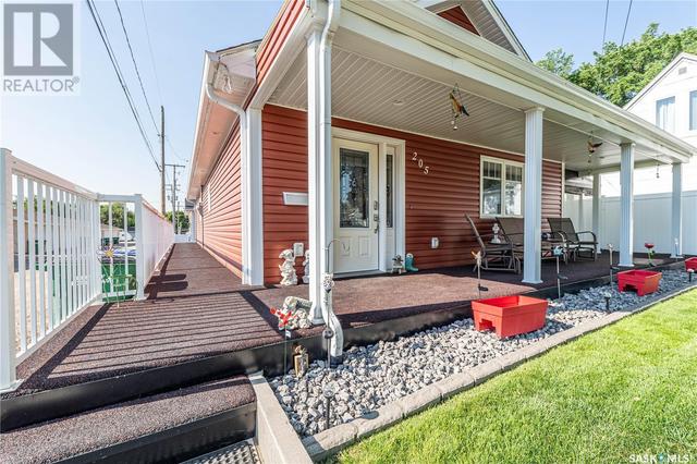 205 Ross Street W, House detached with 3 bedrooms, 2 bathrooms and null parking in Moose Jaw SK | Image 4