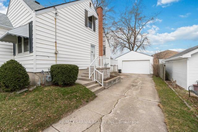 846 Talfourd St, House detached with 3 bedrooms, 2 bathrooms and 6 parking in Sarnia ON | Image 7