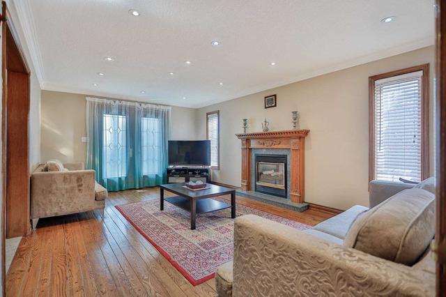 51 Dorwood Crt, House detached with 4 bedrooms, 4 bathrooms and 11 parking in Vaughan ON | Image 10
