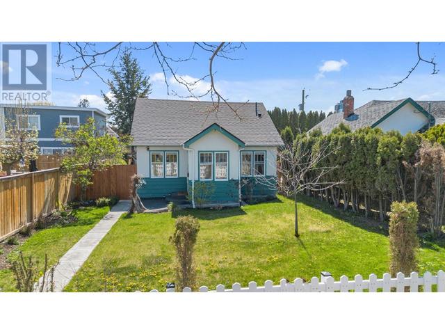 807 Coronation Avenue, House detached with 2 bedrooms, 1 bathrooms and 1 parking in Kelowna BC | Image 38