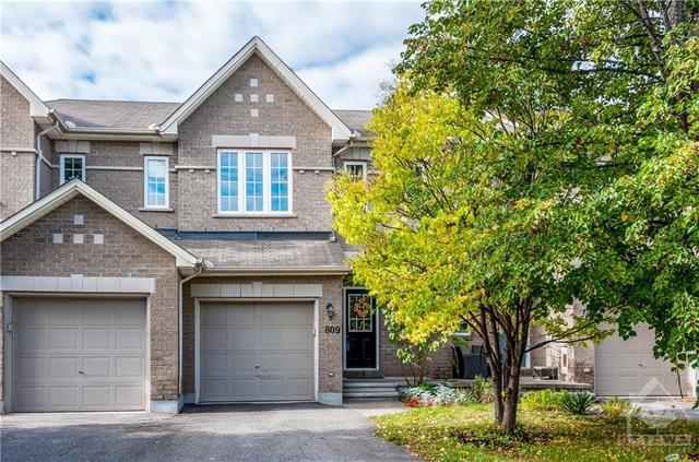 809 Schooner Crescent, Townhouse with 3 bedrooms, 3 bathrooms and 3 parking in Ottawa ON | Image 1