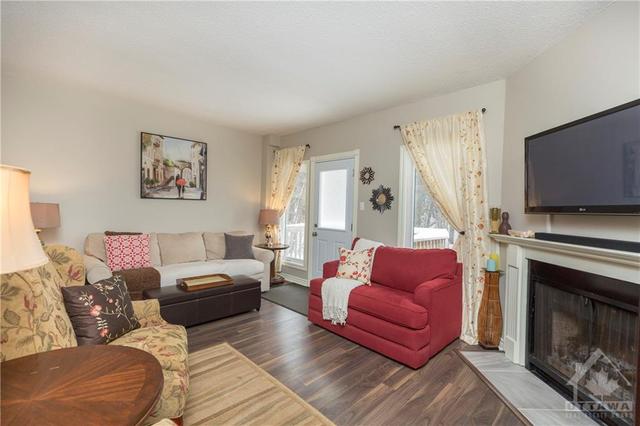 389 Pickford Drive, Townhouse with 3 bedrooms, 3 bathrooms and 3 parking in Ottawa ON | Image 9