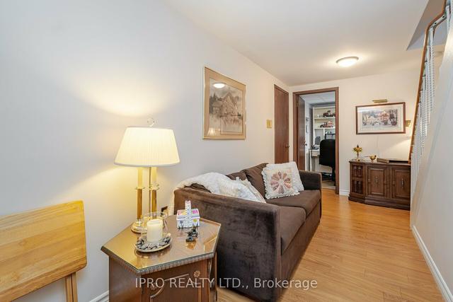 64 Linkdale Rd, House detached with 3 bedrooms, 2 bathrooms and 6 parking in Brampton ON | Image 26