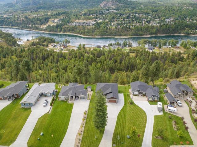 729 Prairie South Road, House detached with 4 bedrooms, 3 bathrooms and null parking in Central Kootenay J BC | Image 4