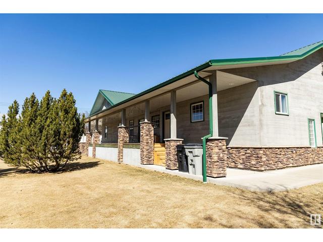 5004 52 Av, House detached with 4 bedrooms, 3 bathrooms and null parking in Westlock County AB | Image 7