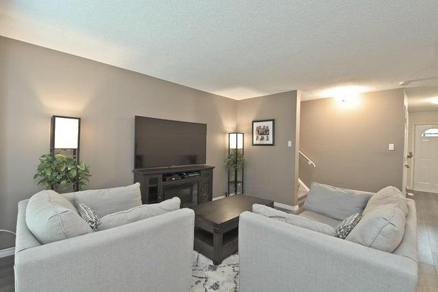 44 - 155 Glovers Rd, Townhouse with 3 bedrooms, 2 bathrooms and 1 parking in Oshawa ON | Image 6