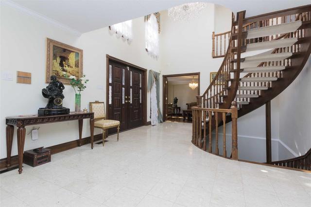 164 Wedgewood Dr, House detached with 4 bedrooms, 4 bathrooms and 6 parking in Toronto ON | Image 2
