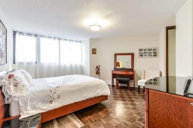 1414 - 1333 Bloor St, Condo with 2 bedrooms, 2 bathrooms and 1 parking in Mississauga ON | Image 4