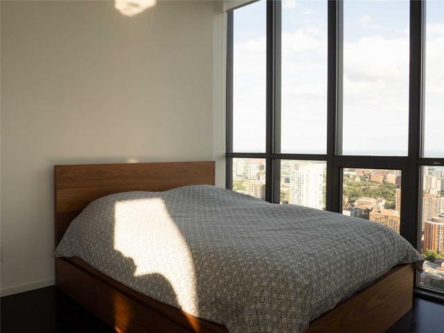4704 - 101 Charles St E, Condo with 2 bedrooms, 2 bathrooms and 1 parking in Toronto ON | Image 11