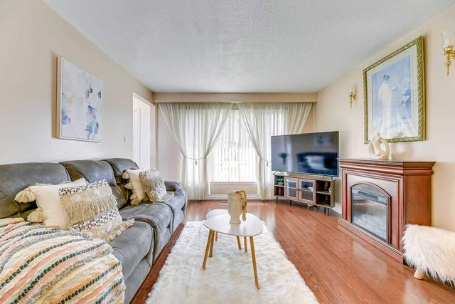 2205 Stir Cres, House semidetached with 3 bedrooms, 2 bathrooms and 2 parking in Mississauga ON | Image 6