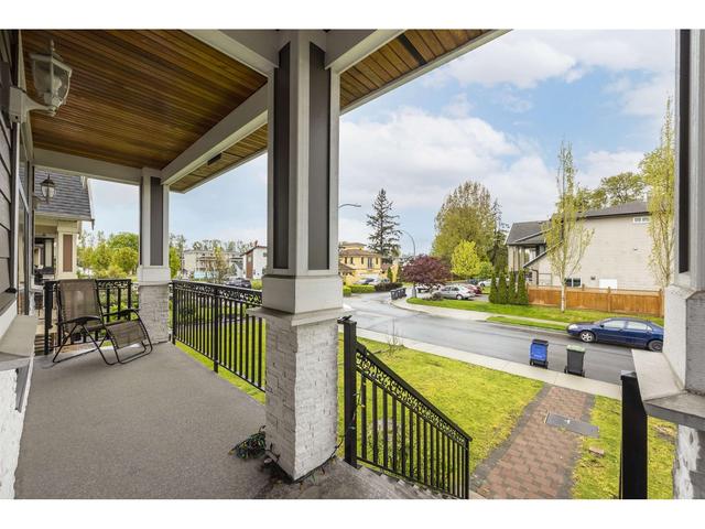221 Phillips Street, House detached with 6 bedrooms, 5 bathrooms and null parking in New Westminster BC | Image 2