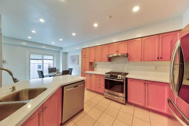 15 Chiara Dr, House detached with 3 bedrooms, 4 bathrooms and 6 parking in Vaughan ON | Image 4