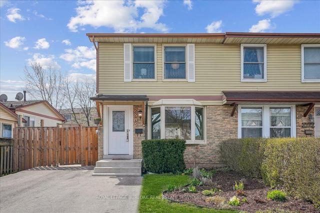 2275 Melissa Cres, House semidetached with 3 bedrooms, 2 bathrooms and 4 parking in Burlington ON | Image 1