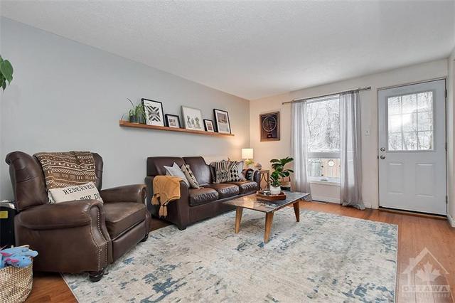 54 Tedwyn Drive, Townhouse with 3 bedrooms, 2 bathrooms and 3 parking in Ottawa ON | Image 6