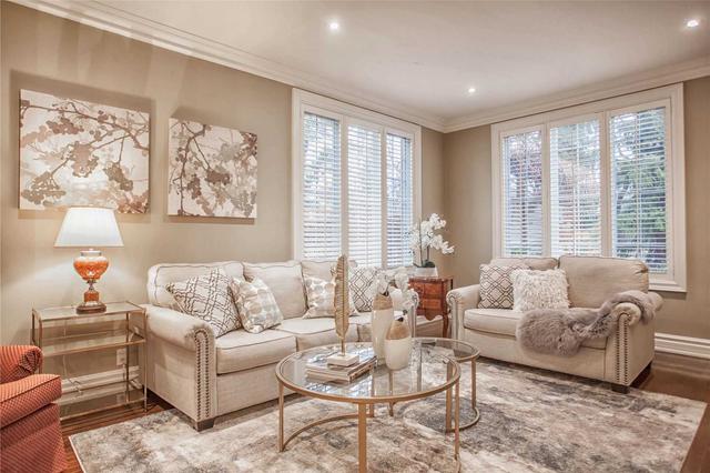 30 Hedgewood Rd, House detached with 3 bedrooms, 4 bathrooms and 6 parking in Toronto ON | Image 3