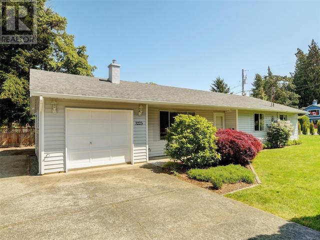 3223 Wishart Rd, House detached with 4 bedrooms, 3 bathrooms and 3 parking in Colwood BC | Card Image