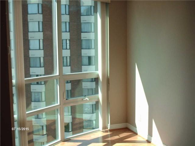 1108 - 208 Enfield Pl, Condo with 2 bedrooms, 2 bathrooms and 1 parking in Mississauga ON | Image 10