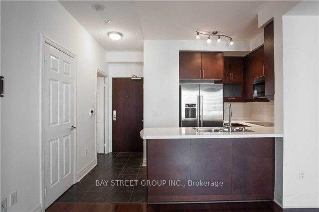1505 - 35 Balmuto St, Condo with 2 bedrooms, 2 bathrooms and 1 parking in Toronto ON | Image 10