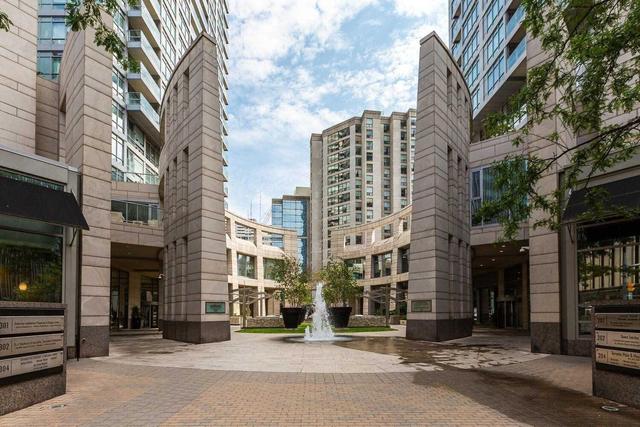 808 - 2181 Yonge St, Condo with 2 bedrooms, 2 bathrooms and 1 parking in Toronto ON | Image 1