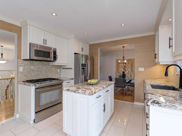 3196 The Credit Woodlands, House detached with 3 bedrooms, 3 bathrooms and 5 parking in Mississauga ON | Image 3