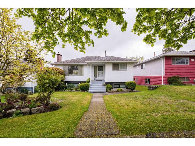 2702 E 57th Avenue, House detached with 4 bedrooms, 2 bathrooms and null parking in Vancouver BC | Card Image