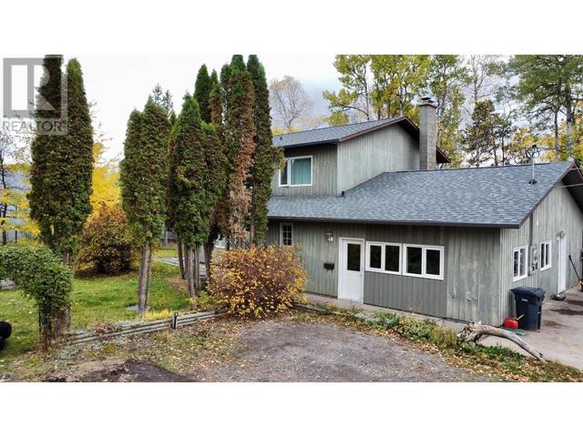 1326 Willow Street, House detached with 4 bedrooms, 3 bathrooms and null parking in Telkwa BC | Image 3