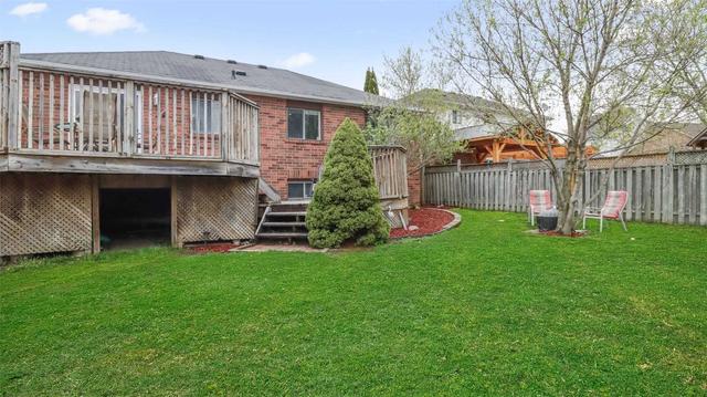 64 Royal Amber Cres, House detached with 2 bedrooms, 1 bathrooms and 8 parking in East Gwillimbury ON | Image 13