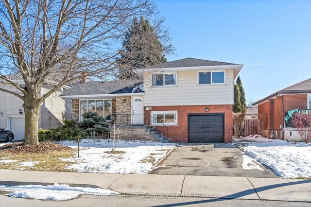 47 Collier Cres, House detached with 3 bedrooms, 3 bathrooms and 3 parking in Hamilton ON | Image 1