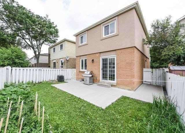 8 Verity Crt, House detached with 3 bedrooms, 4 bathrooms and 4 parking in Brampton ON | Image 2