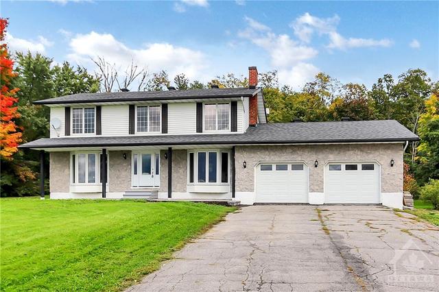 2534 Upper Dwyer Hill Road, House detached with 4 bedrooms, 3 bathrooms and 12 parking in Ottawa ON | Card Image