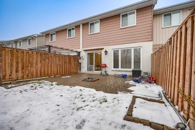 26 Carisbrooke Crt, Townhouse with 3 bedrooms, 3 bathrooms and 2 parking in Brampton ON | Image 26