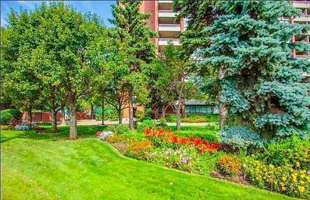 1106 - 2365 Kennedy Rd, Condo with 2 bedrooms, 2 bathrooms and 1 parking in Toronto ON | Image 2