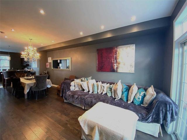 15a Oak St, House attached with 2 bedrooms, 2 bathrooms and 2 parking in Toronto ON | Image 10