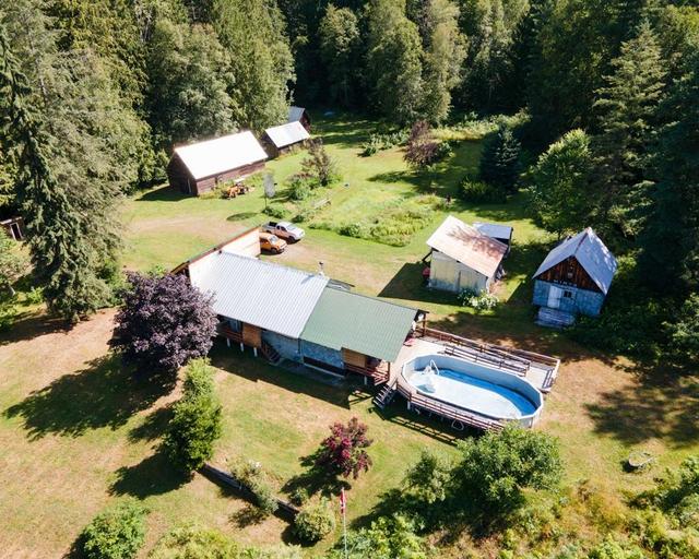 589 Sagacious Road, House detached with 2 bedrooms, 1 bathrooms and null parking in Columbia Shuswap B BC | Image 27