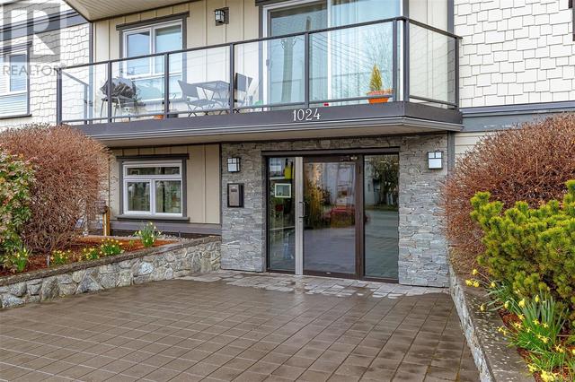 201 - 1024 Fairfield Rd, Condo with 2 bedrooms, 2 bathrooms and 1 parking in Victoria BC | Image 4