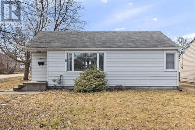 3897 Turner, House detached with 2 bedrooms, 1 bathrooms and null parking in Windsor ON | Image 1