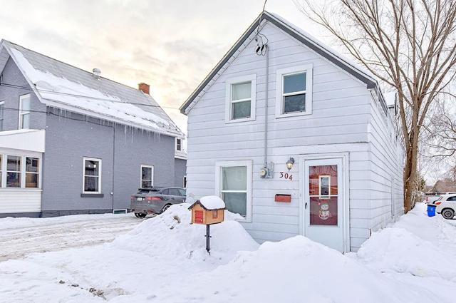 304 Christie Street, House detached with 3 bedrooms, 1 bathrooms and 3 parking in Pembroke ON | Image 1