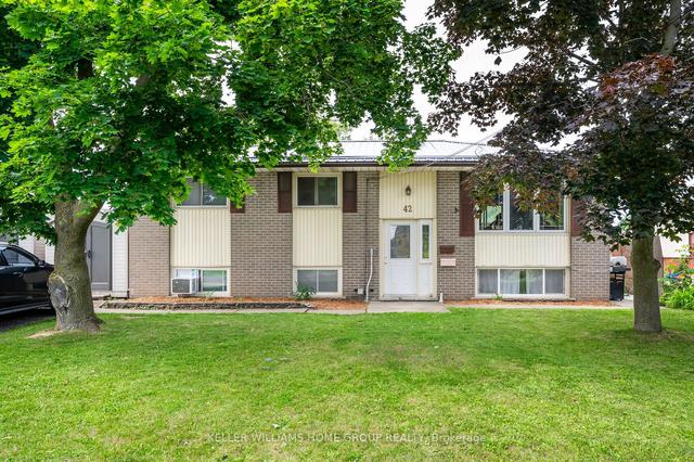 42 Daniel Ave, House detached with 3 bedrooms, 2 bathrooms and 4 parking in Kitchener ON | Image 1