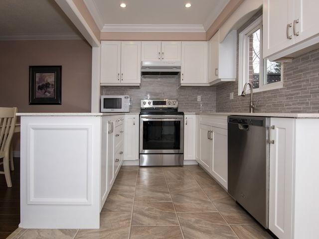 98 Rushmore Cres, House attached with 3 bedrooms, 2 bathrooms and 3 parking in Brampton ON | Image 35