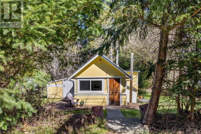 6148 Aldergrove Dr, House detached with 1 bedrooms, 1 bathrooms and null parking in Comox Valley B (Lazo North) BC | Image 2