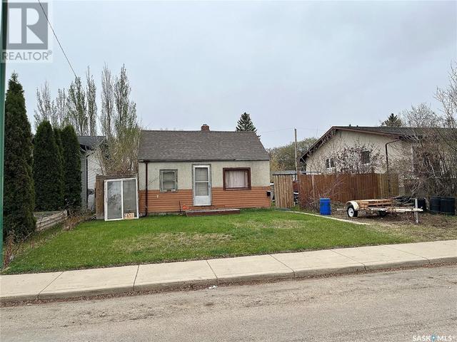 2315 St Andrews Ave, House detached with 2 bedrooms, 1 bathrooms and null parking in Saskatoon SK | Card Image