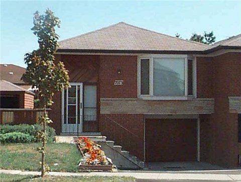 7073 Darcel Ave, House semidetached with 3 bedrooms, 2 bathrooms and 2 parking in Mississauga ON | Image 1