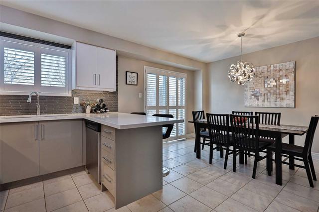 40 Isa Crt, House semidetached with 3 bedrooms, 3 bathrooms and 4 parking in Vaughan ON | Image 4