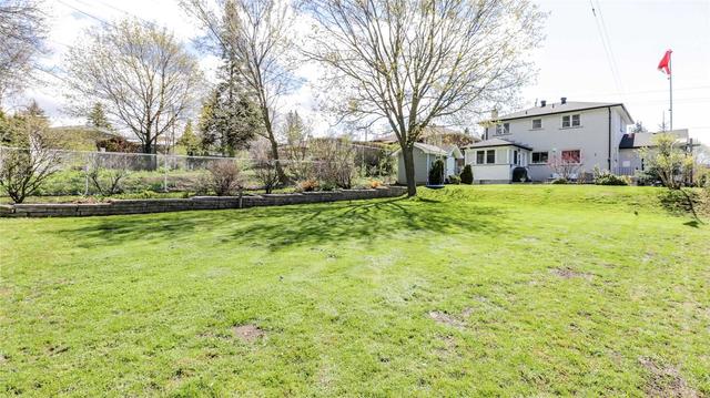 15 Lay St, House detached with 4 bedrooms, 2 bathrooms and 4 parking in Barrie ON | Image 20